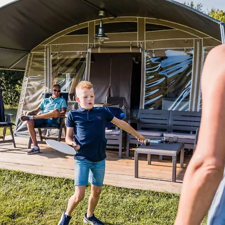 Luksusowy namiot Tent In A Park, Adjacent To The Forest, Luxembourg At 30 Km